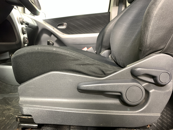 TOYOTA Yaris 1.3, 2008 года, Робот, Серебристый