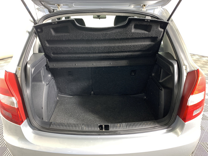 SKODA Fabia 1.4, 2011 года, Механика, Серебристый