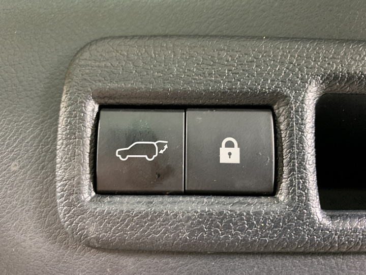 LEXUS NX 2, 2019 года, Автоматическая, Серебристо-желтый