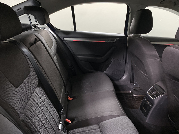 Skoda Octavia 1.8, 2017 года, Робот, ТЕМНО-СИНИЙ