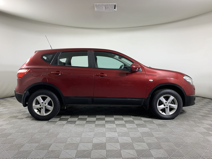 NISSAN Qashqai 2, 2011 года, Механика, КРАСНЫЙ