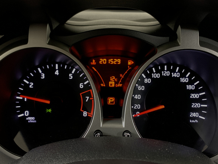 NISSAN Juke 1.6, 2012 года, Вариатор, КРАСНЫЙ