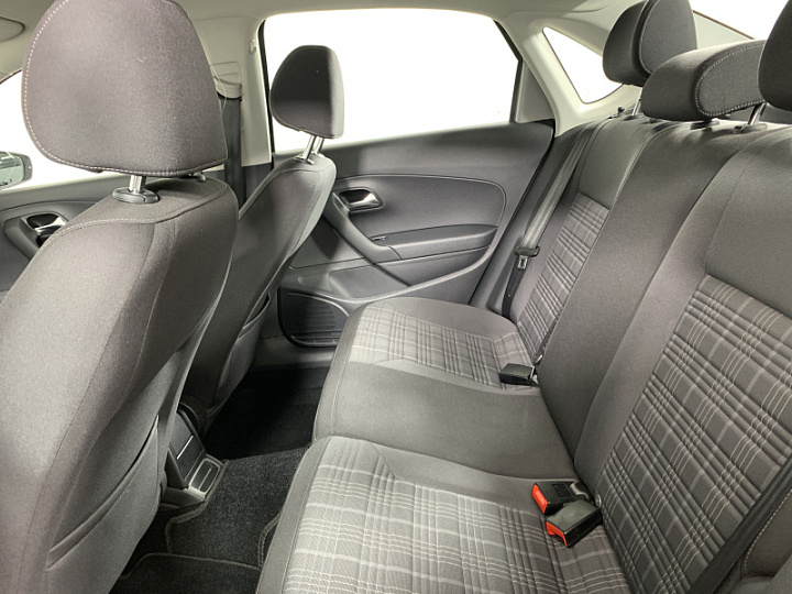 VOLKSWAGEN Polo 1.4, 2016 года, Робот, Серебристый