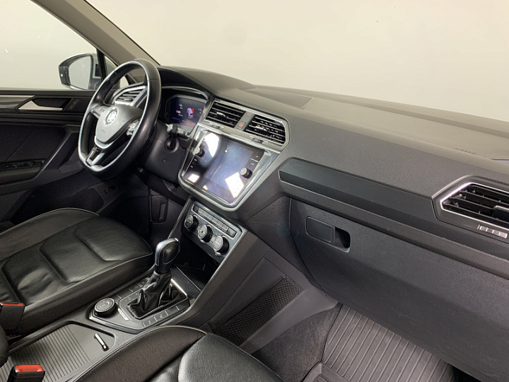 VOLKSWAGEN Tiguan 2, 2019 года, Автоматическая, Серебристый