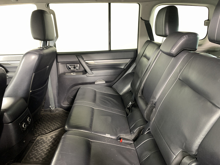 MITSUBISHI Pajero 3, 2011 года, Автоматическая, Серебристый