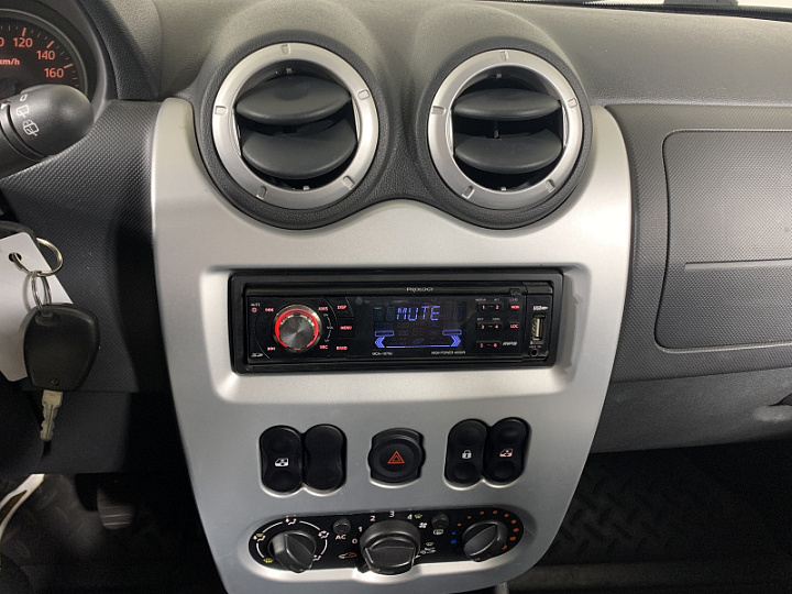 Renault Sandero Stepway 1.6, 2012 года, Механика, Красный