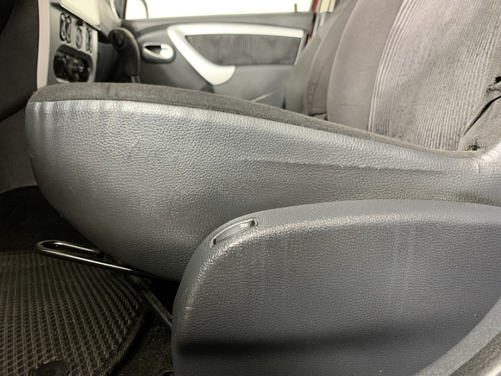 RENAULT Sandero 1.6, 2011 года, Автоматическая, КРАСНЫЙ