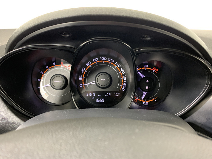 Lada Vesta 1.6, 2018 года, Механика, Серебристый