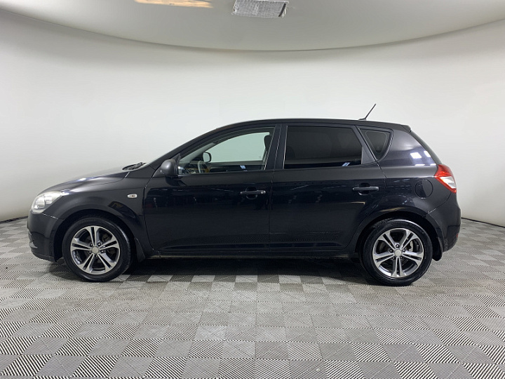 KIA Ceed 1.4, 2011 года, Механика, Черный перламутр