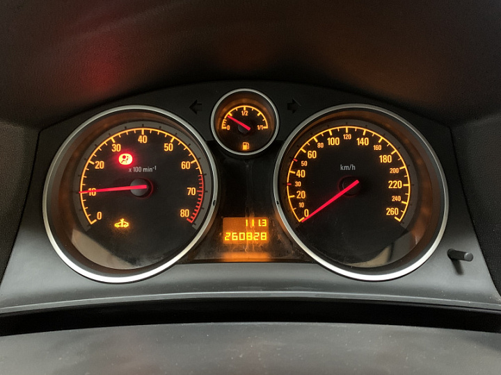 Opel Astra 1.8, 2008 года, Механика, Красный