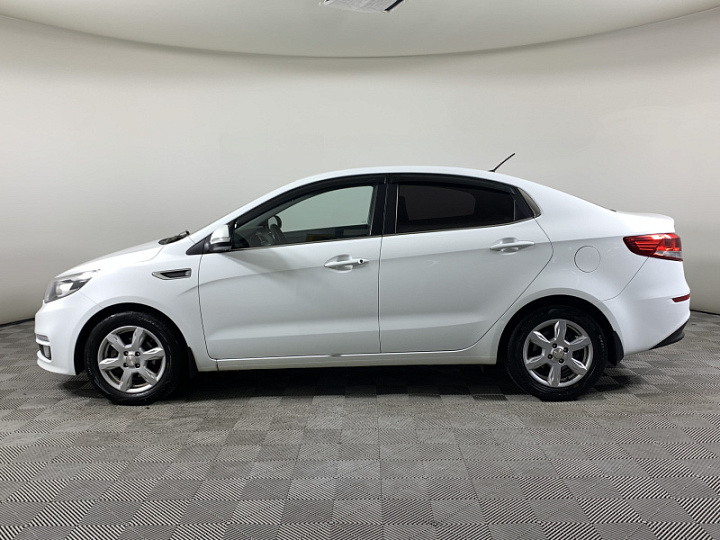 KIA Rio 1.6, 2016 года, Механика, Белый