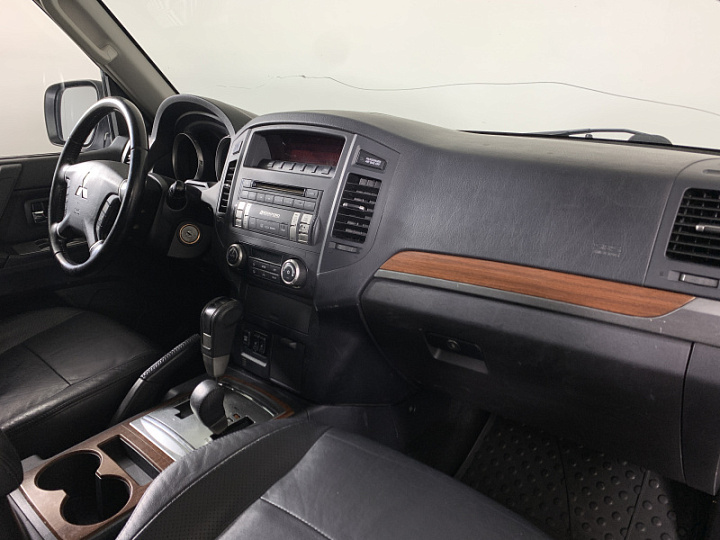 MITSUBISHI Pajero 3.8, 2007 года, Автоматическая, Серебристый