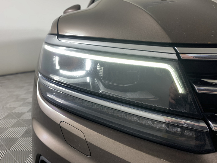 Volkswagen Tiguan 2, 2017 года, Робот, КОРИЧНЕВЫЙ