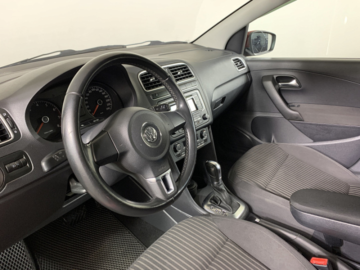 VOLKSWAGEN Polo 1.6, 2013 года, Автоматическая, ВИШНЕВО-КРАСНЫЙ