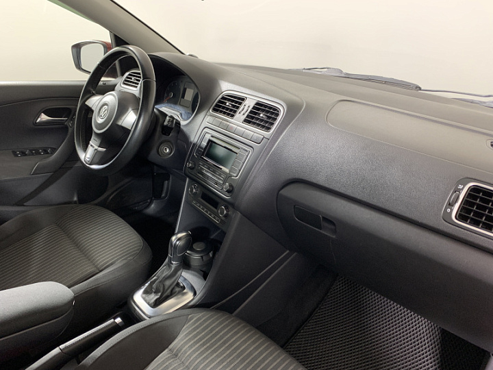 VOLKSWAGEN Polo 1.6, 2013 года, Автоматическая, ВИШНЕВО-КРАСНЫЙ