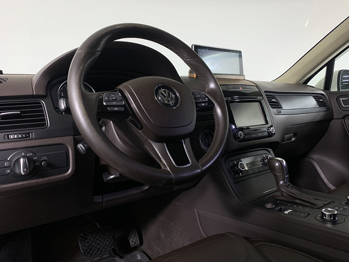 VOLKSWAGEN Touareg 3.6, 2011 года, Автоматическая, БЕЛЫЙ