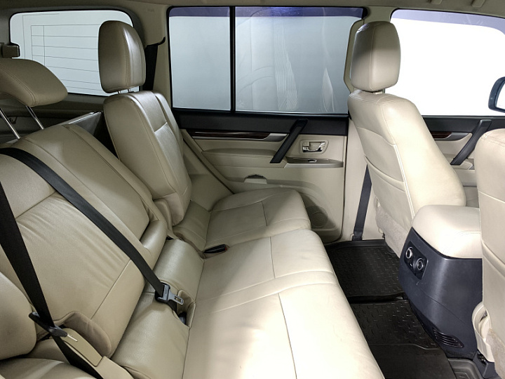 Mitsubishi Pajero 3.8, 2017 года, Автоматическая, Серый