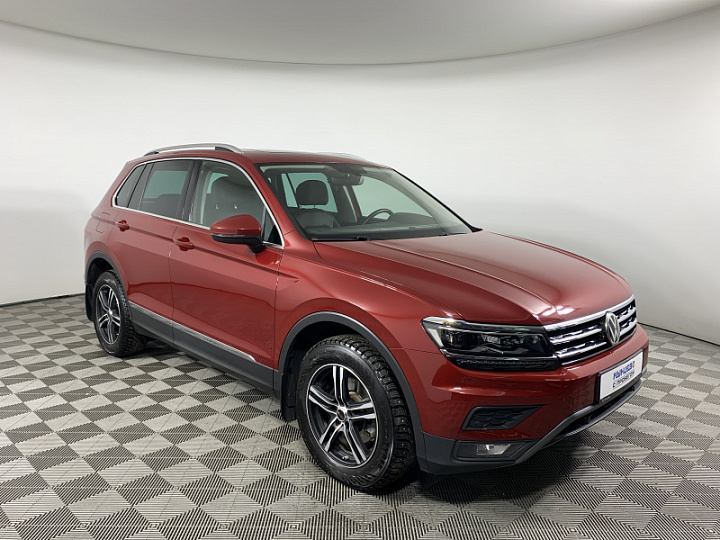 VOLKSWAGEN Tiguan 2, 2018 года, Робот, Вишневый