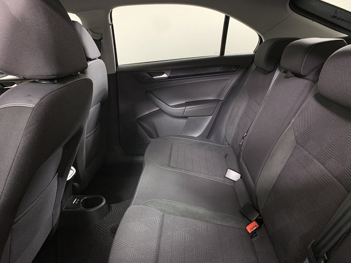 Volkswagen Polo 1.6, 2021 года, Автоматическая, Серый