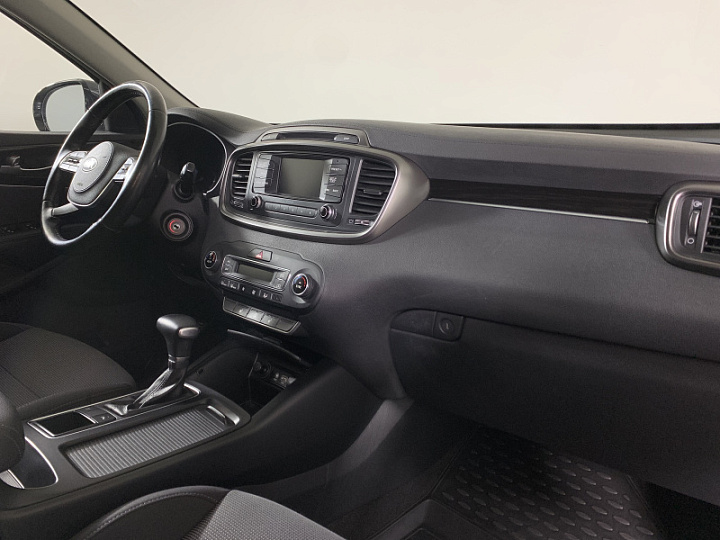 KIA Sorento 2.4, 2018 года, Автоматическая, Светло серый