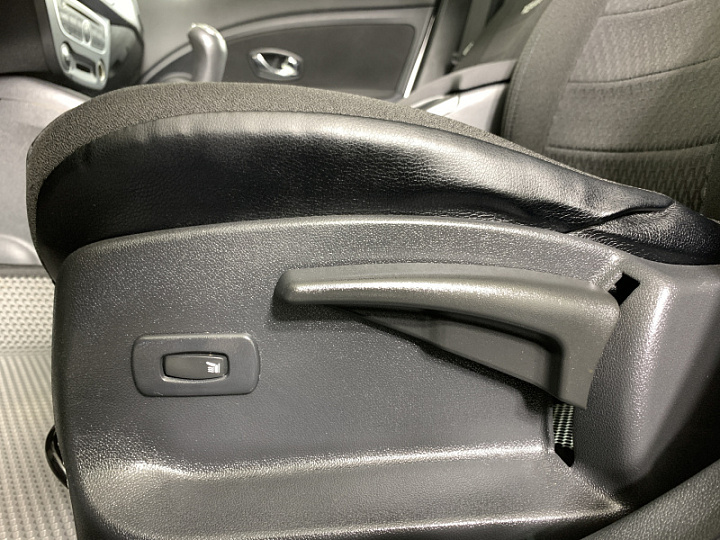 RENAULT Fluence 1.6, 2012 года, Механика, Серебристо-желтый