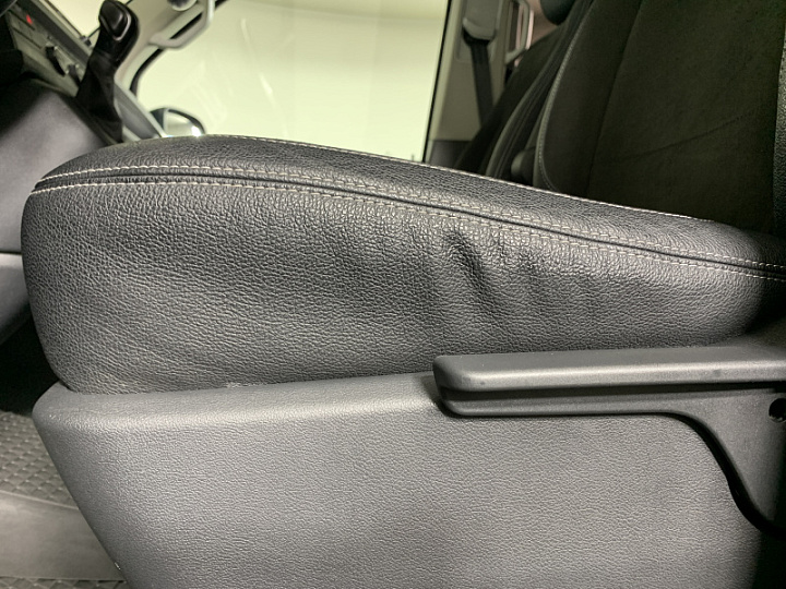 VOLKSWAGEN Caravelle 2, 2018 года, Робот, ЧЕРНЫЙ