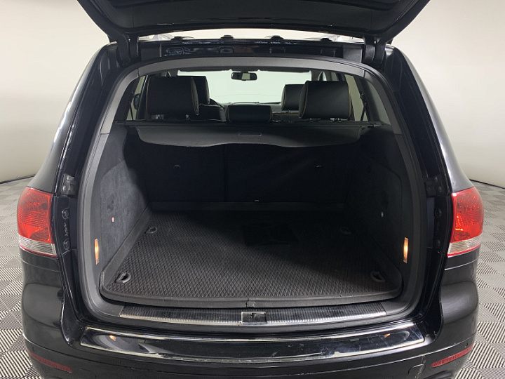 Volkswagen Touareg 3.2, 2006 года, Автоматическая, Черный