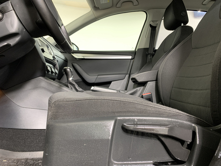 SKODA Octavia 1.2, 2014 года, Автоматическая, Серебристо-желтый
