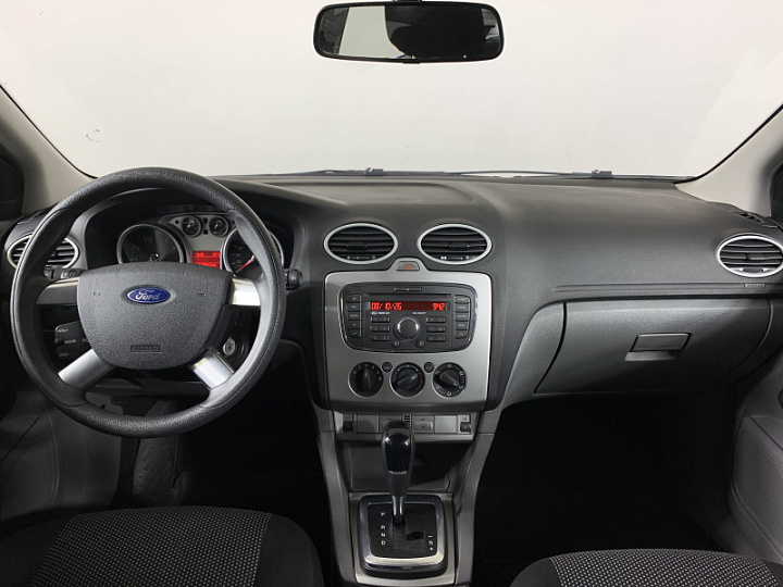 Ford Focus 1.6, 2010 года, Автоматическая, Серебристый