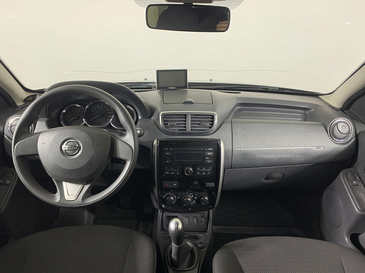 NISSAN Terrano 1.6, 2017 года, Механика, ЧЕРНЫЙ