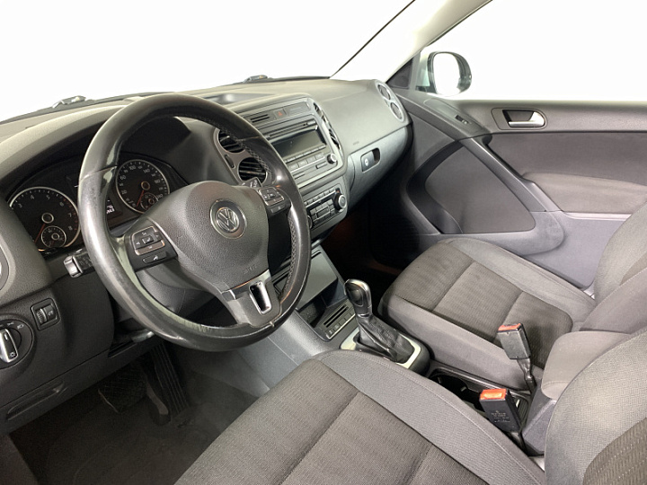 VOLKSWAGEN Tiguan 2, 2011 года, Автоматическая, Серебристый