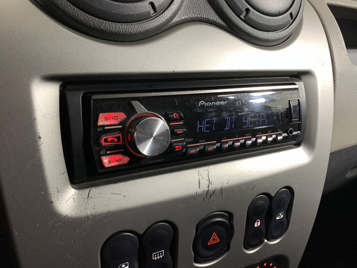 RENAULT Sandero 1.6, 2010 года, Механика, БЕЖЕВЫЙ