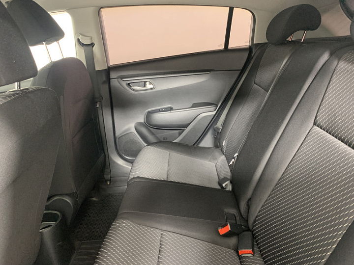KIA Rio X-Line 1.6, 2018 года, Механика, Серебристый