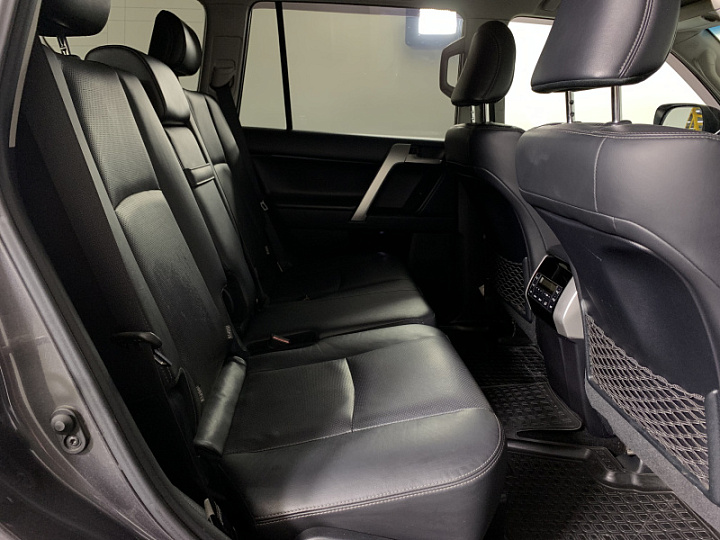 Toyota Land Cruiser Prado 2.8, 2018 года, Автоматическая, Светло серый