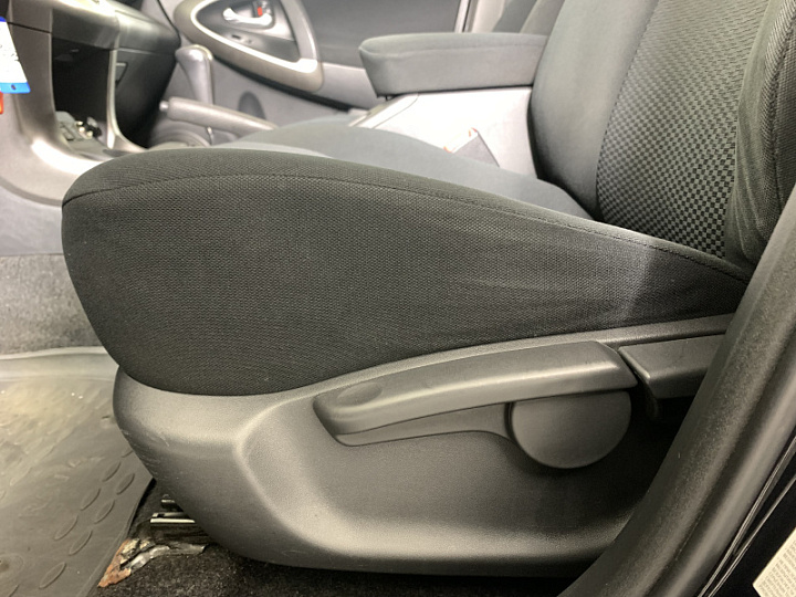 Toyota RAV4 2, 2011 года, Вариатор, Черный