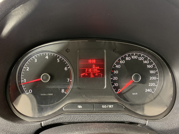 VOLKSWAGEN Polo 1.6, 2011 года, Механика, ВИШНЕВО-КРАСНЫЙ