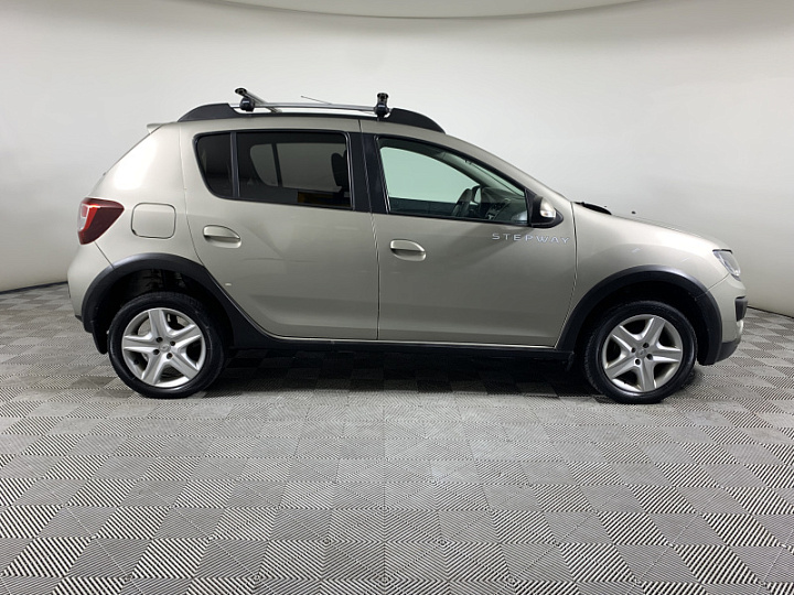 Renault Sandero 1.6, 2016 года, Механика, Бежевый