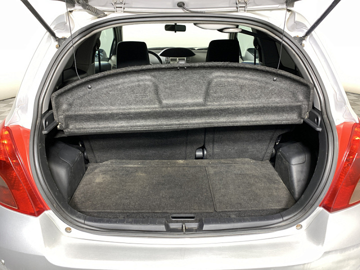 TOYOTA Yaris 1.3, 2008 года, Робот, Серебристый