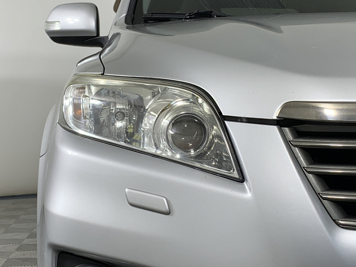 TOYOTA RAV4 2, 2010 года, Вариатор, Серебристый