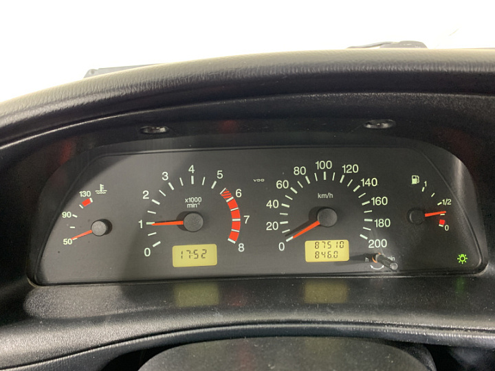 CHEVROLET Niva 1.6, 2011 года, Механика, Серебристый металлик