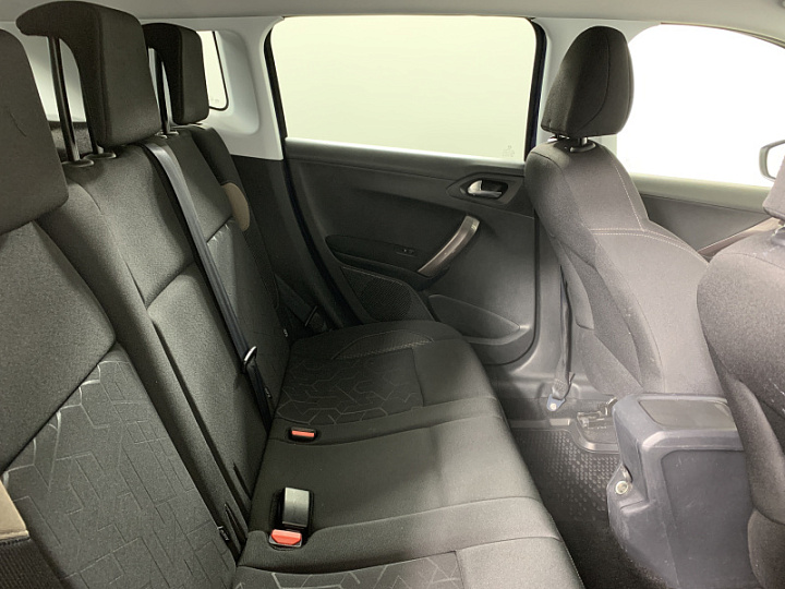 PEUGEOT 2008 1.5, 2014 года, Механика, ФИОЛЕТОВЫЙ