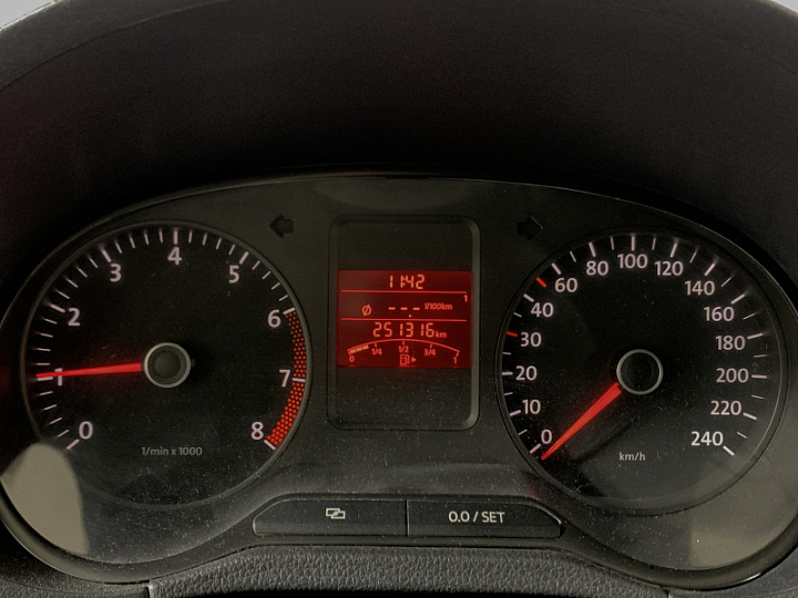 VOLKSWAGEN Polo 1.6, 2011 года, Механика, Серебристый