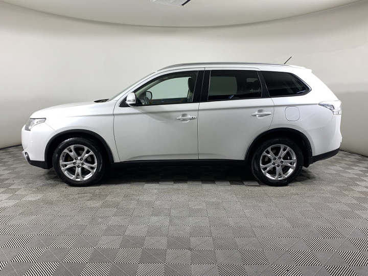 Mitsubishi Outlander 2.4, 2014 года, Вариатор, Белый