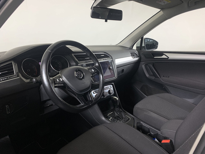 Volkswagen Tiguan 1.4, 2019 года, Робот, Белый