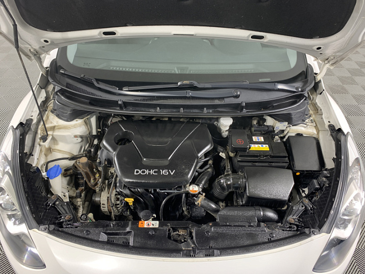 HYUNDAI i30 1.6, 2014 года, Автоматическая, БЕЛЫЙ