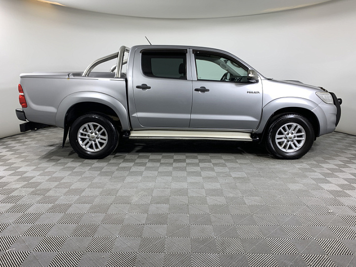 TOYOTA Hilux 3, 2015 года, Автоматическая, Серебристый