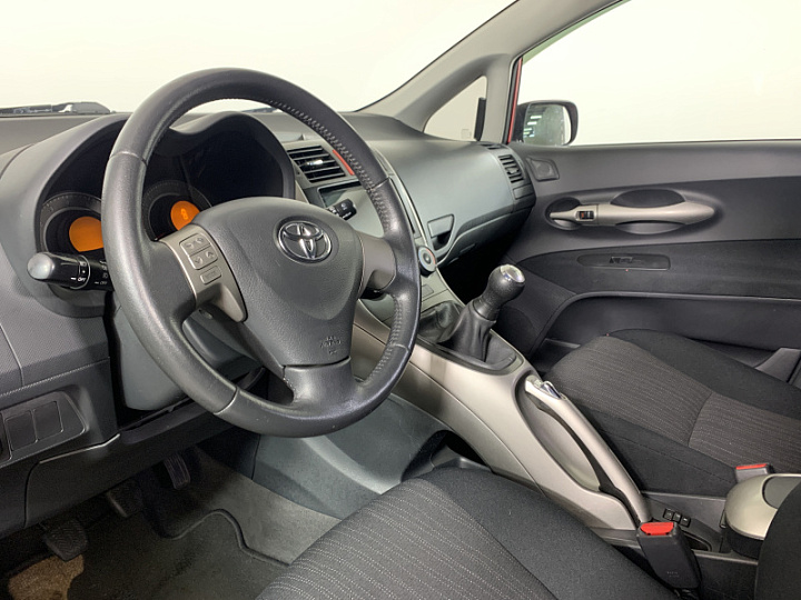 TOYOTA Auris 1.4, 2007 года, Механика, КРАСНЫЙ