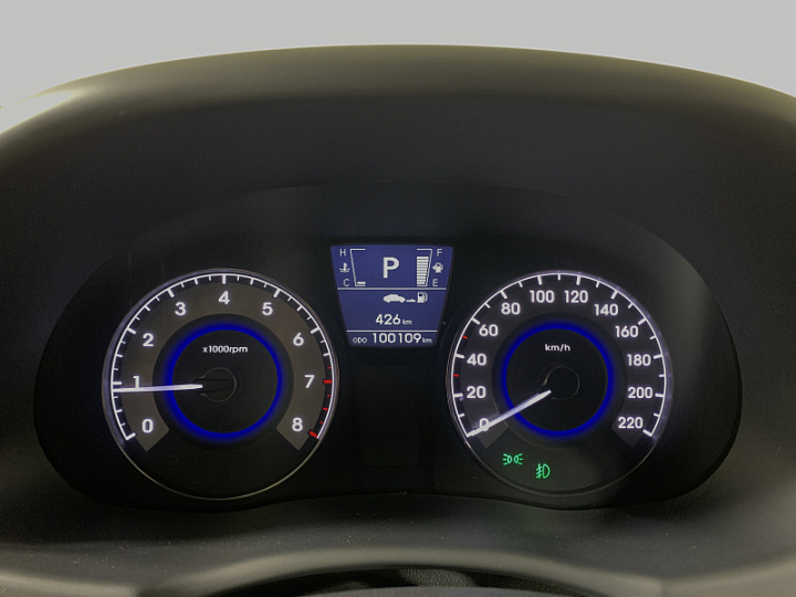 HYUNDAI Solaris 1.6, 2011 года, Автоматическая, Бежево-серый