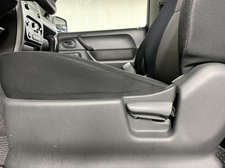 SUZUKI Jimny 1.3, 2006 года, Автоматическая, Серебристый
