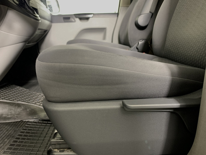 Volkswagen Caravelle 2, 2011 года, Робот, Светло серый